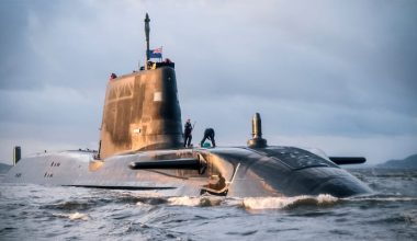 Βρετανία: Εντυπωσιακές εικόνες από το νέο πυρηνικό υποβρύχιο του Βασιλικού Ναυτικού με το όνομα «Αγαμέμνων»