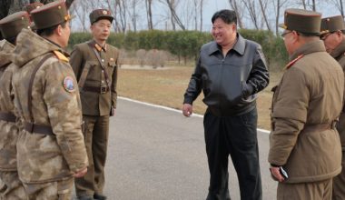 Βόρεια Κορέα: Εξαπέλυσε «πυρηνική αντεπίθεση» υπό την επίβλεψη του Κιμ Γιονγκ Ουν – Ανησυχία σε Σεούλ και Τόκιο