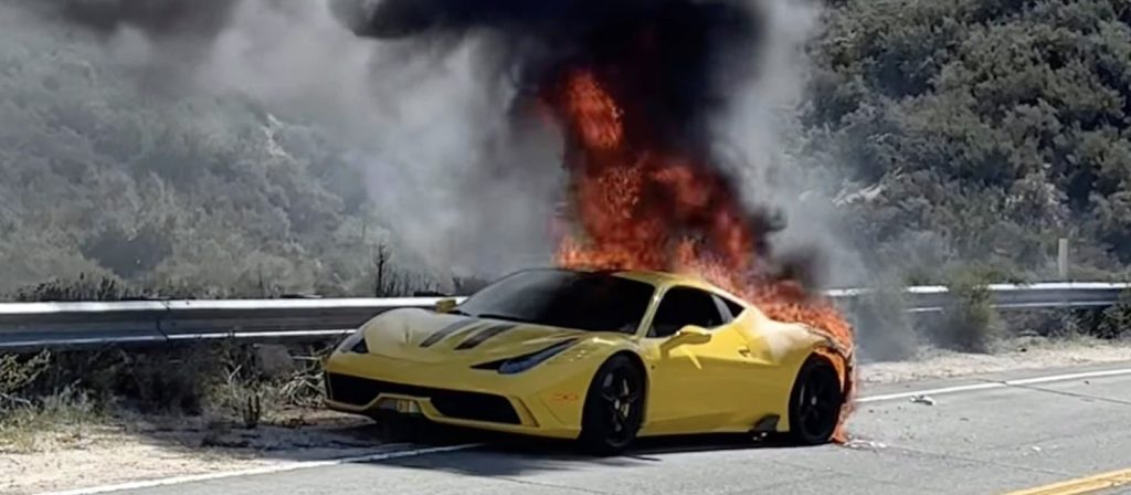 Ferrari κάηκε στην πρώτη της βόλτα
