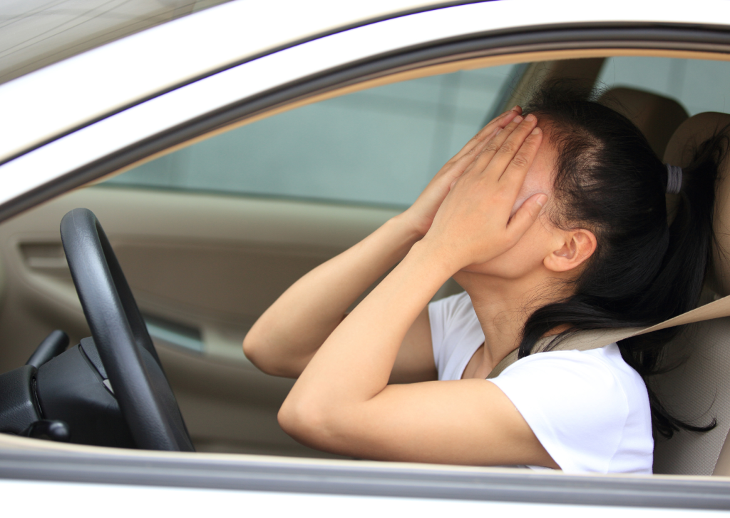 Λάρισα: Γυναίκα υπέστη κρίση πανικού και άρχισε να γδύνεται σε εν κινήσει αυτοκίνητο