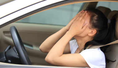 Λάρισα: Γυναίκα υπέστη κρίση πανικού και άρχισε να γδύνεται σε εν κινήσει αυτοκίνητο