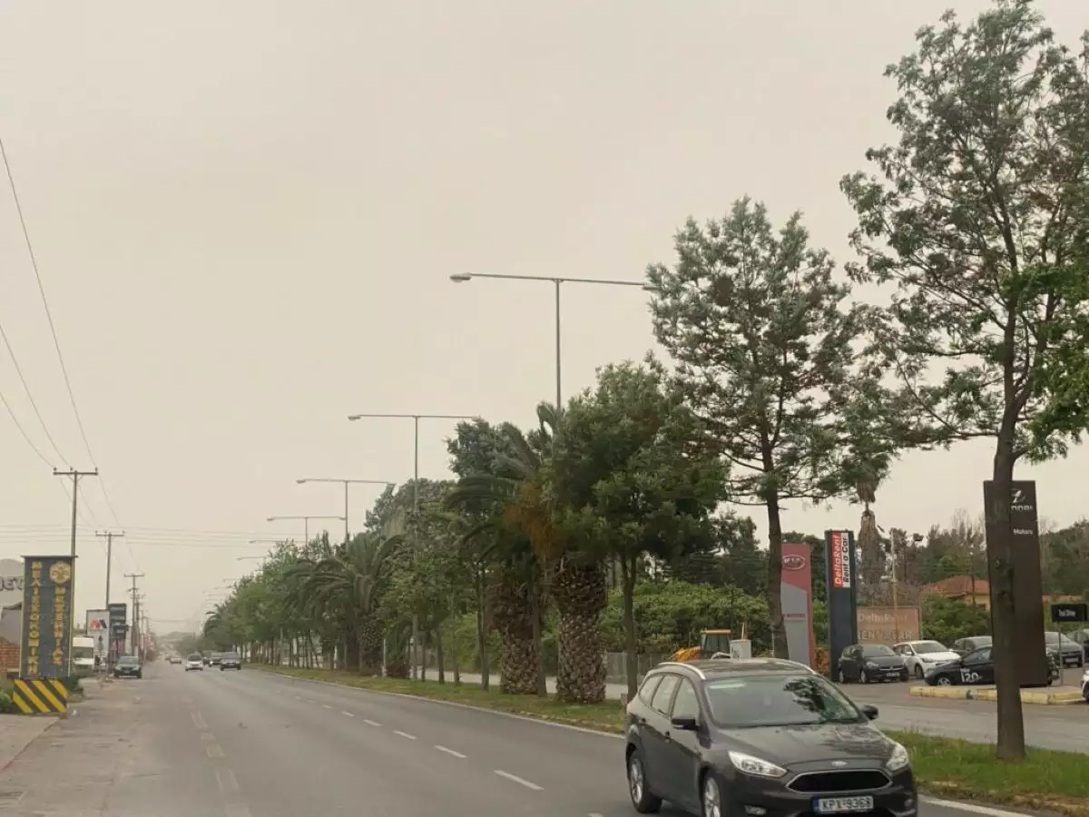 Η αφρικανική σκόνη «έπνιξε» Καλαμάτα και Ηλεία – Δείτε φωτογραφίες