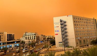 Η αφρικανική σκόνη «καταπίνει» την Αθήνα: Πορτοκαλί ουρανός και απόκοσμες εικόνες 