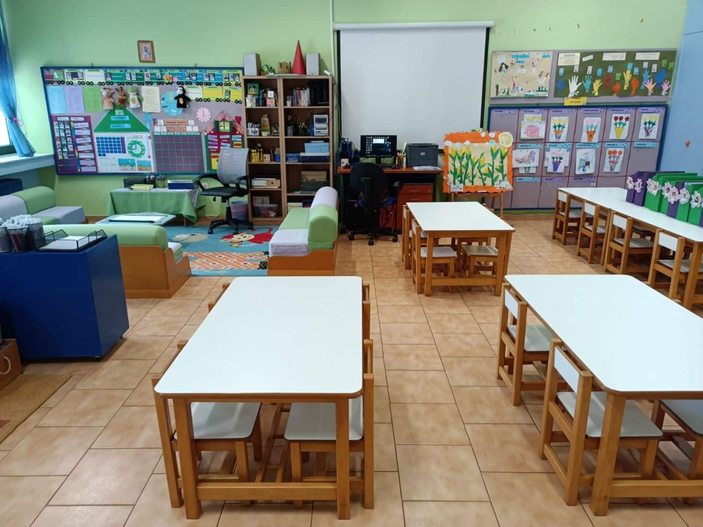 Για σκευωρία κάνει λόγο η καθαρίστρια που κατηγορείται ότι φωτογράφισε ημίγυμνο κοριτσάκι στις τουαλέτες νηπιαγωγείου