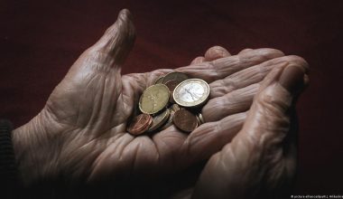 Μελέτη της Αναλογιστικής Αρχής: Σύνταξη 800 ευρώ και δουλειά μετά τα 70 έτη για 1 στους 4 μελλοντικούς συνταξιούχους