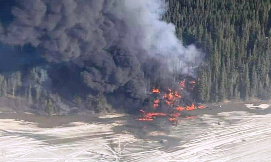 ΗΠΑ: Συνετρίβη αεροσκάφος τύπου Douglas DC-4 με διμελές πλήρωμα στην Αλάσκα (φώτο-βίντεο)