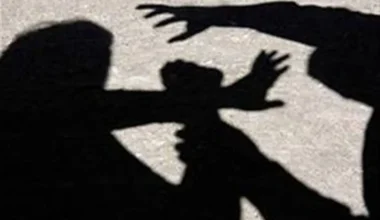 Κρήτη: Δύο αδέρφια επιτέθηκαν σε 19χρονο σε χώρο στάθμευσης – Η ανήλικη αδερφή τους βιντεοσκοπούσε τον ξυλοδαρμό