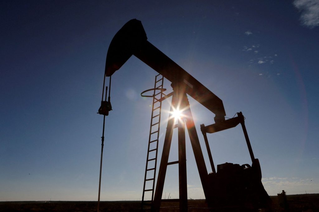 Reuters: «Τα έσοδα της Ρωσίας από το πετρέλαιο και το Φ.Α. θα είναι διπλάσια μετά τις κυρώσεις» – Στην Ελλάδα η βενζίνη ξεπέρασε τα 2 ευρώ!