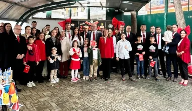 Θράκη: Έντυσαν παιδιά της μουσουλμανικής μειονότητας στα χρώματα της τουρκικής σημαίας μέσα στο προξενείο!