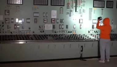 Youtuber μπήκε στην «κόκκινη» ζώνη της Φουκουσίμα: Δείτε το εγκαταλελειμμένο δωμάτιο πυρηνικού ελέγχου (βίντεο)