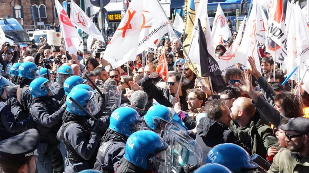 Βενετία: Διαδηλωτές συγκρούστηκαν με την αστυνομία για το εισιτήριο των 5 ευρώ 