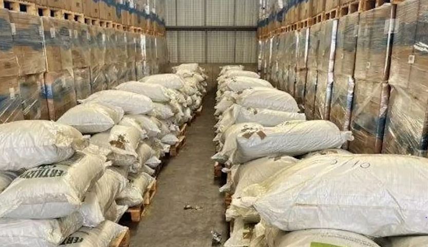 Πειραιάς: Βρήκαν μεγάλη ποσότητα φύλλων ακατέργαστης κοκαΐνης μέσα σε φορτία λιπασμάτων