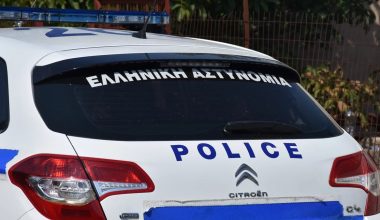 Θεσσαλονίκη: Συνελήφθησαν μητέρα και γιαγιά που άφησαν μόνο στο σπίτι 5χρονο αγοράκι