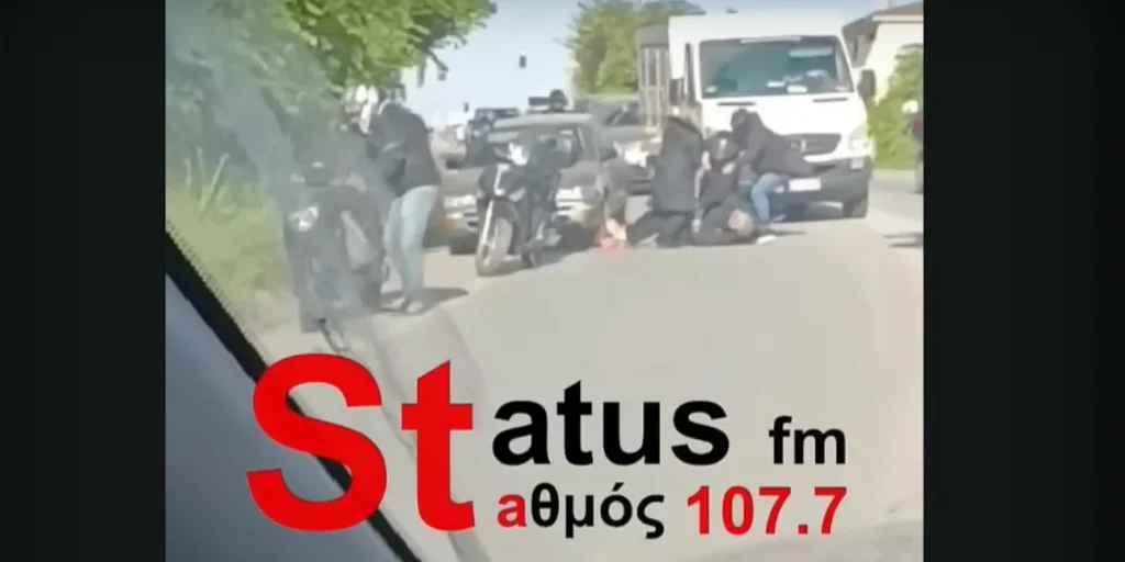 Θεσσαλονίκη: Οδηγοί κατέβηκαν από τα οχήματά τους και «έπαιξαν ξύλο» στη μέση του δρόμου (βίντεο)