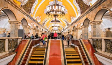 Ρωσία: Ψηφιακή βιβλιοθήκη στο Μετρό της Μόσχας, όσο η Δύση σφύζει από.. πολυπολιτισμικότητα (βίντεο)