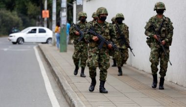 Ο κολομβιανός στρατός σκότωσε 15 αντάρτες ομάδας αποκλεισμένης από τις ειρηνευτικές διαπραγματεύσεις