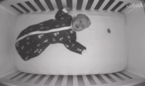 Βίντεο: Η στιγμή που ένα μωρό 7 μηνών πνίγεται από την πιπίλα του