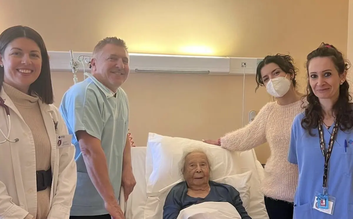 Αυτή είναι η γηραιότερη ασθενής στην Ελλάδα: Υποβλήθηκε σε καρδιολογική επέμβαση στα 100 της χρόνια