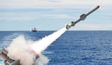 Χούθι: Εκτόξευσαν βαλλιστικό πύραυλο κατά πλοίων στον Κόλπο του Άντεν