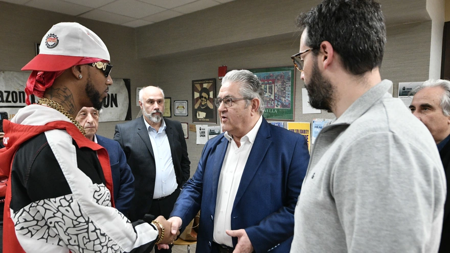 O Δημήτρης Κουτσούμπας συναντήθηκε με εργαζόμενους της Amazon στις ΗΠΑ