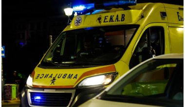 Ελευσίνα: Αυτοκίνητο εξετράπη της πορείας του, χτύπησε σε φορτηγό και ανετράπη – Νεκρός ένας 31χρονος