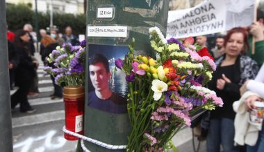 Ένοχος κρίθηκε ο αστυνομικός για το θάνατο του 22χρονου Ιάσονα στο τροχαίο έξω από τη Βουλή