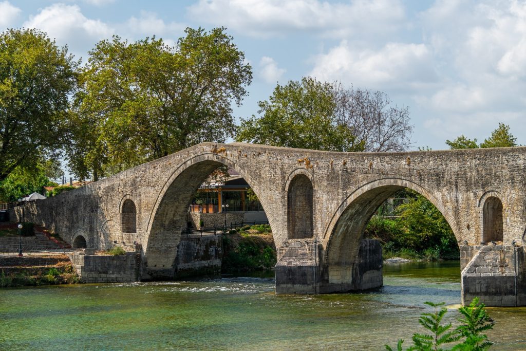 Δείτε που βρίσκεται το αρχαιότερο γεφύρι της Ευρώπης – Έχει μήκος 22 μέτρα