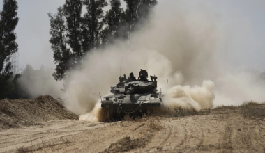 Ισραήλ: Συγκεντρώνει τεθωρακισμένα οχήματα κατά μήκος των συνόρων με τη νότια Λωρίδα της Γάζας (βίντεο)
