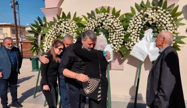 Θρήνος στην κηδεία του πατέρα του Γ.Καλλιάνου – Συντετριμμένος ο βουλευτής της ΝΔ