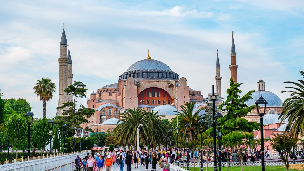 Προκλητικές δηλώσεις Τούρκου καθηγητή Ιστορίας: «Η Αγία Σοφία είναι απαίσιο κτίριο»