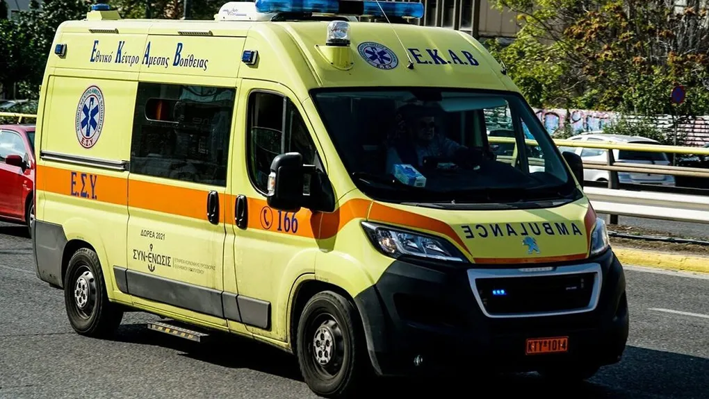 Χαλκιδική: 46χρονος έπεσε με το αυτοκίνητό του πάνω σε σταθμευμένο φορτηγό – Μεταφέρθηκε στο νοσοκομείο