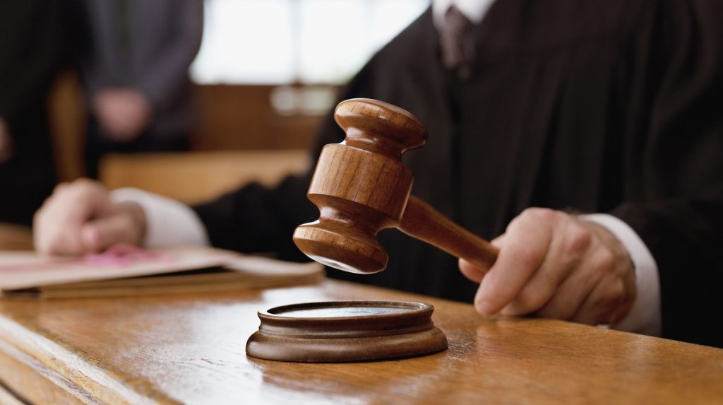 Πολύ γνωστός δικηγόρος καταδικάστηκε σε 45 χρόνια κάθειρξη χωρίς αναστολή για τον βιασμό δύο ανήλικων αδερφών