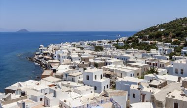 Νίσυρος: O 63χρονος αρχαιοφύλακας παραδόθηκε σε αστυνομικό τμήμα της Κρήτης και συνελήφθη (upd)