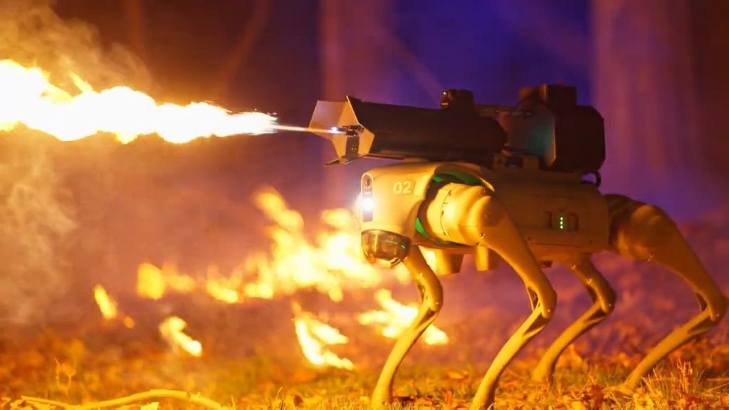 Thermonator: Το ρομπότ – σκύλος με το ενσωματωμένο φλογοβόλο (βίντεο)