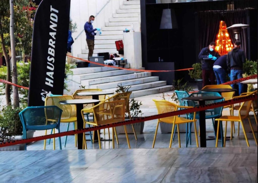 Μαρούσι: Πυροβολισμοί έξω από νυχτερινό κέντρο με ένα νεκρό – Μπλόκαρε το πιστόλι και τον μαχαίρωσε στο λαιμό (upd, φώτο)