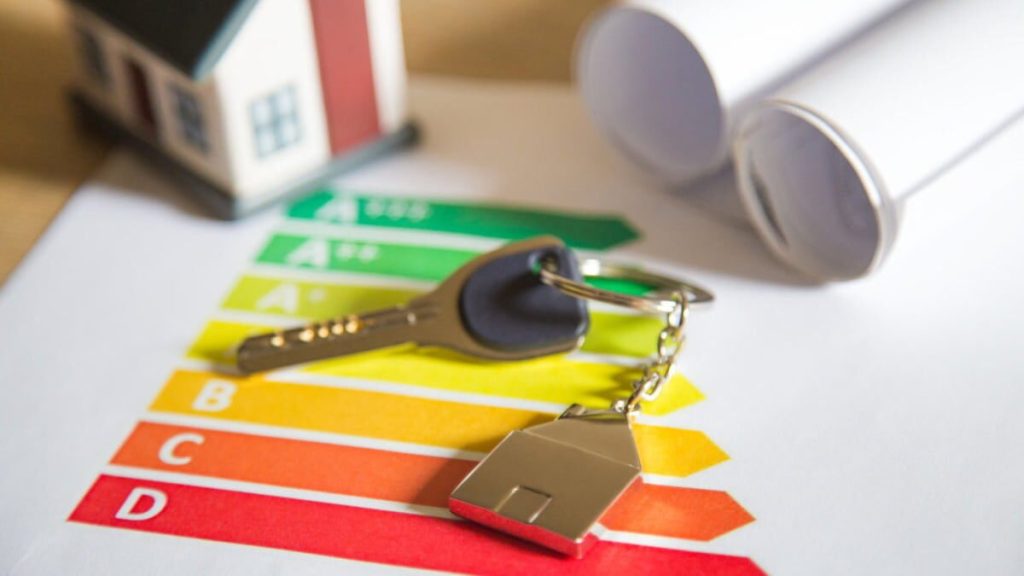 «Έρχονται» δύο νέα προγράμματα «Εξοικονομώ» – Ποιους θα αφορούν