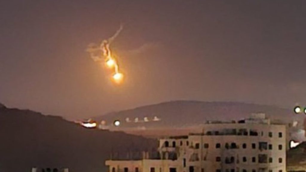 Η Χεζμπολάχ επιτέθηκε με drone και πυραύλους σε αεροπορική βάση στο βόρειο Ισραήλ (βίντεο)