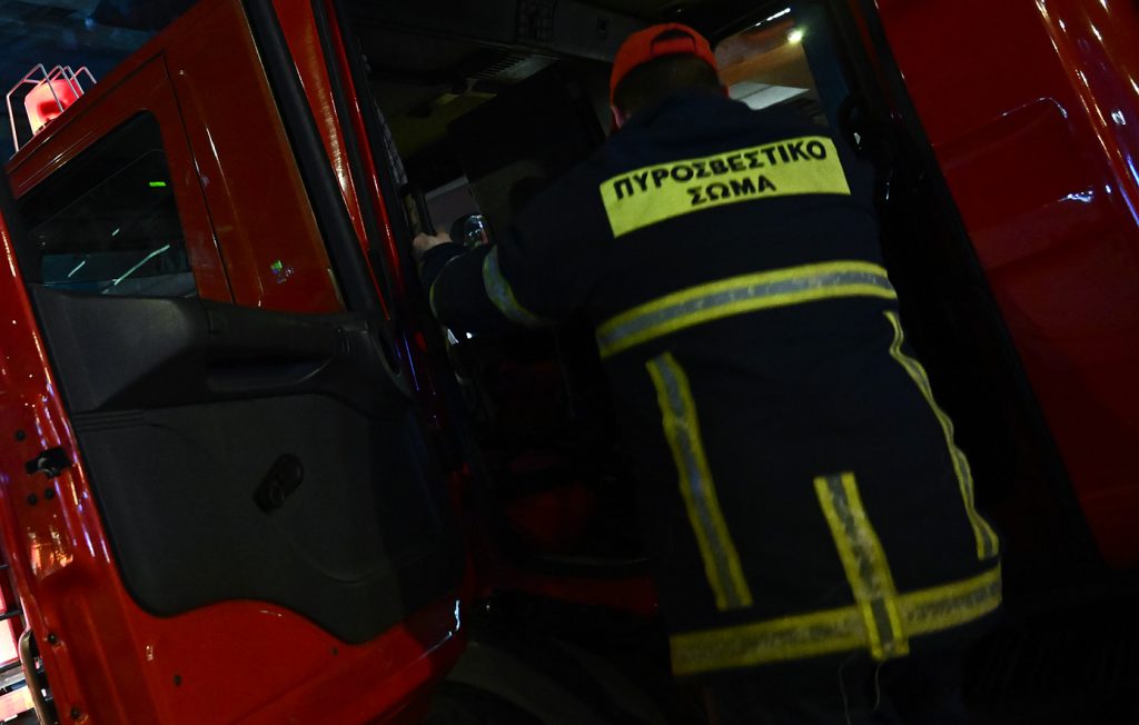 Φωτιά στους Δελφούς – Στο σημείο επιχειρούν 27 πυροσβέστες 