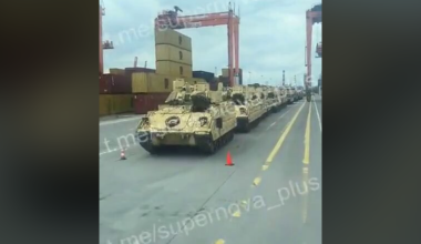 Χιλιάδες ΤΟΜΑ M2 Bradley, οχήματα διοίκησης Μ577 και HAMMWV στέλνονται από τις ΗΠΑ και τους συμμάχους για να ενισχύσουν την ουκρανική άμυνα