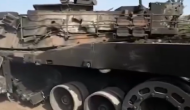 Άρμα μάχης M1A1 Abrams εξοπλισμένο με ARAT καταστράφηκε κοντά στο Ντόνετσκ της Ουκρανίας