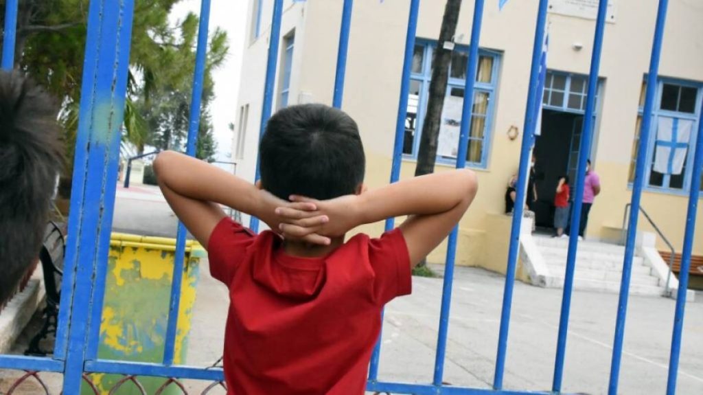 Γιαννιτσά: Μητέρα κατήγγειλε πώς δασκάλα κούρεψε τον 5χρονο γιο της – «Του δημιούργησαν τραύμα» (βίντεο)