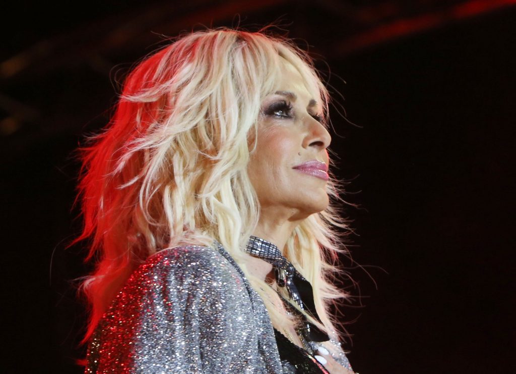 Α.Βίσση: Τραγούδησε μέσα σε σούπερ μάρκετ στη Σκύρο και έγινε viral