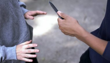 Χαλάνδρι: Ανήλικοι Ρομά επιτέθηκαν σε έναν 13χρονο και στον φίλο του – «Δώσε μου το ρολόι σου θα σε μαχαιρώσω»