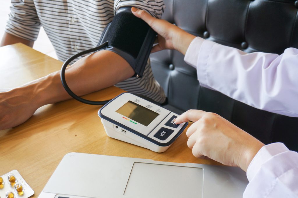 Αυτές είναι οι πιθανές αιτίες της ορθοστατικής υπότασης