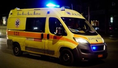 Τρίκαλα: Οδηγός έπαθε ανακοπή καρδιάς και πέθανε στο τιμόνι – Το όχημα του «καρφώθηκε» σε κολώνα 