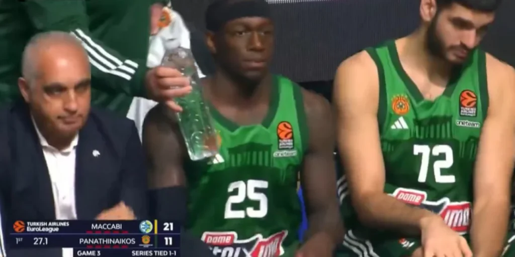 Μακάμπι-Παναθηναϊκός AKTOR: Ο Κ.Ναν έκατσε στον πάγκο και εκνευρίστηκε – Πέταξε μπουκάλι από τα νεύρα του