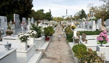 Καρδίτσα: Συνελήφθησαν τρία άτομα που έκλεψαν καντήλια και σταυρούς από 21 μνήματα σε νεκροταφείο