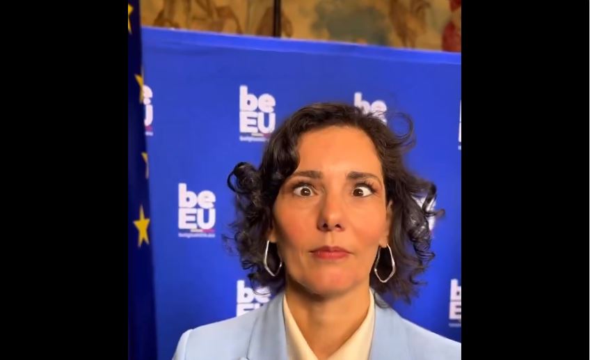 Η υπουργός Εξωτερικών του Βελγίου… αλληθώρισε από τις πολλές χειραψίες (βίντεο)