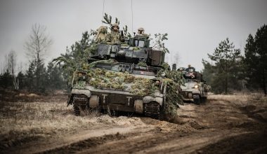 WSJ: «Οι χώρες του ΝΑΤΟ εφάρμοσαν σενάριο “ρωσικής εισβολής” κατά τη διάρκεια άσκησης στη Λετονία»