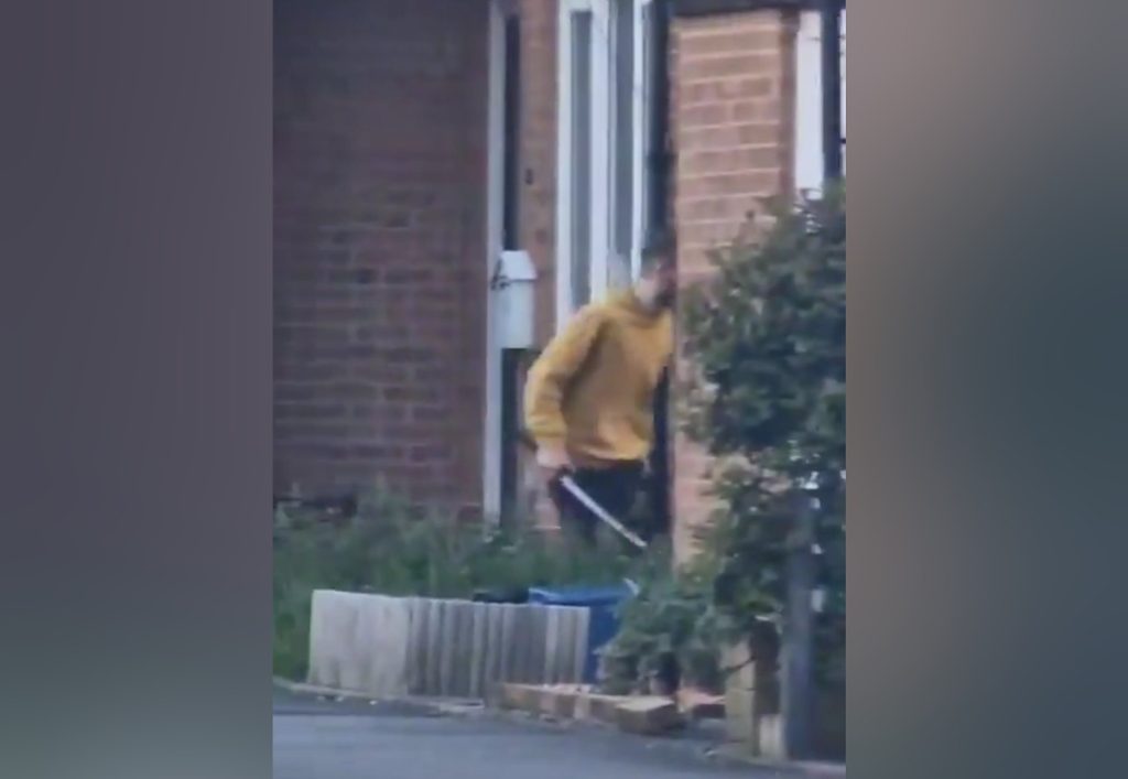 Φονική επίθεση στο Λονδίνο: Ακαριαίος ο θάνατος του 13χρονου – Ο δράστης τον μαχαίρωσε με το σπαθί στο κεφάλι